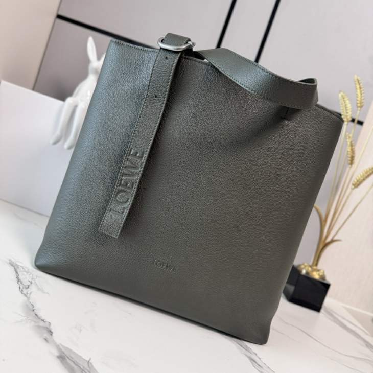 Picture of Loewe Handbags _SKUfw242323859fw